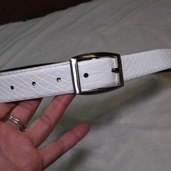 Womens White Snake-Embossed Leather Belt XL Silver Buckle - Picture 3 of 11